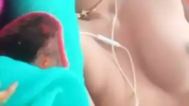 Sexy Desi Bhabhi Showing boobs and Pussy On VIdeo Call New Leaked MMS