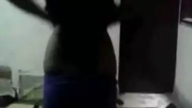 bhabi and her awsome saree strip on cam