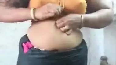 Cheating desi chubby aunty in saree strip for boyfriend