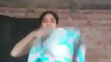 desi village bhabi open her dress