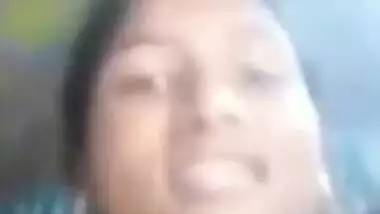 Solo porn video of the delectable Desi girl with extremely long hair