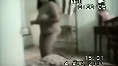 chunky chick sucks dong in Indian porn scandal sex tape 