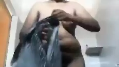 Sexy bhabhi making nude video in bathroom
