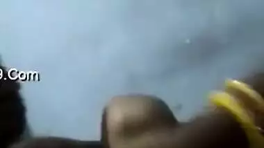 Solo sex video of Indian girl who tries to change pink bra on camera