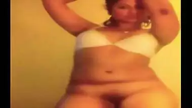 Big ass hot young housewife stripteases and exposes