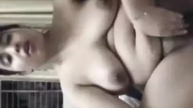 Chubby desi XXX bitch masturbating her fat pussy on cam