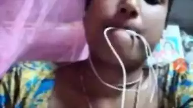 Before wedding aroused groom asks Indian bride-to-be to show boobs